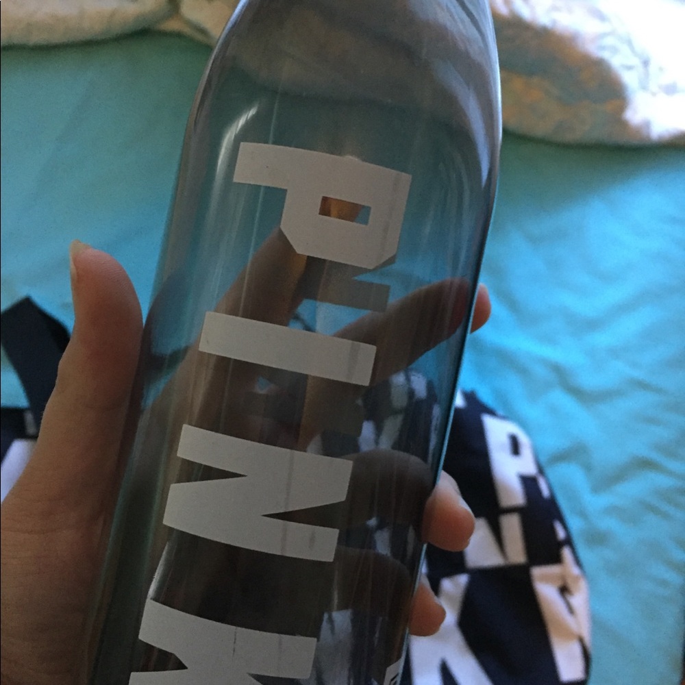 SALE NWOT RARE V.S. PINK Duffle bag w/ bottle - Picture 6 of 6